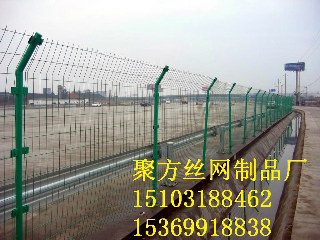 厂家供应高速公路护栏网 涂塑铁丝防护网 圈地铁丝网护栏