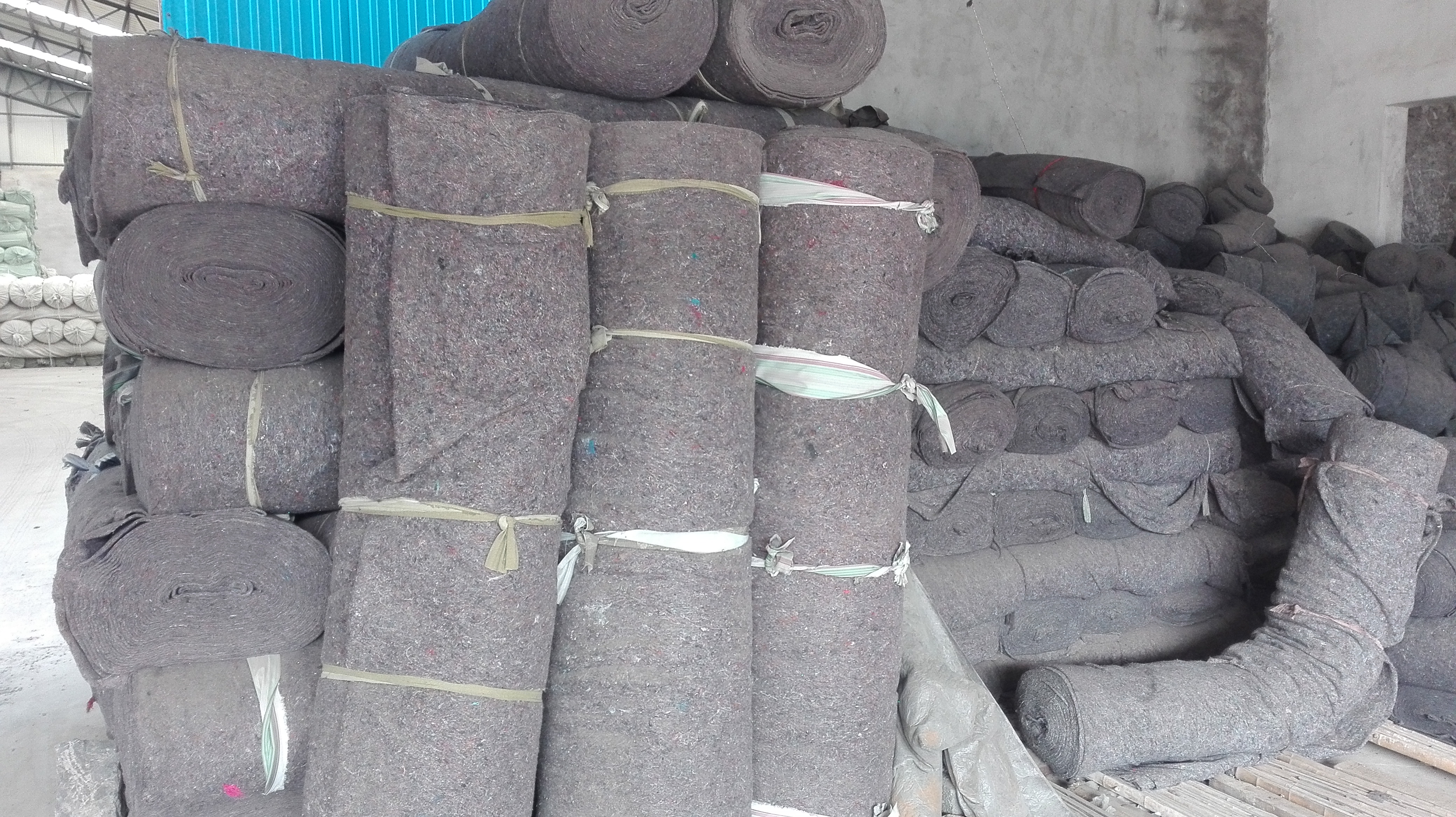 新疆黑棉毡厂家最低价 杂色棉毡直