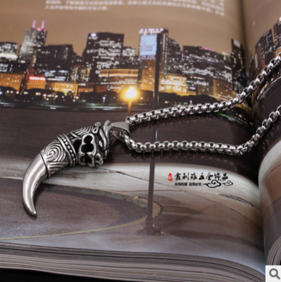厂家直销欧美霸气男士铸造狼牙吊坠不锈钢项链高品质钛钢饰品项链图片