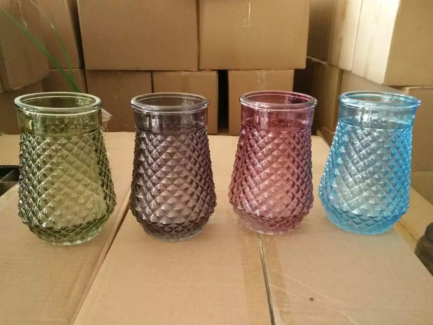 厂家批发 新款玻璃提手花瓶 喷色花瓶 彩色 玻璃工艺瓶 玻璃瓶图片