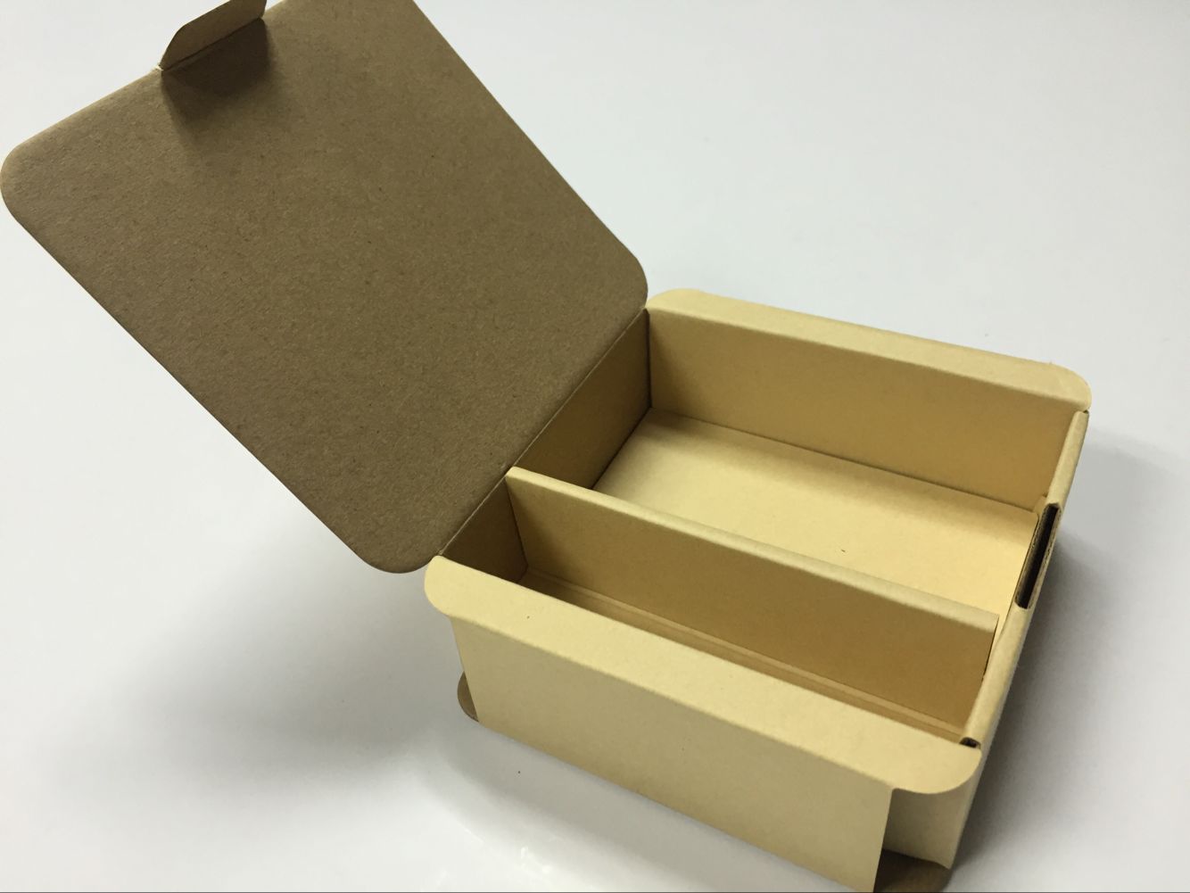 牛皮盒 移动电源包装彩盒 充电宝数据线牛皮盒印刷 充电宝包装盒 充电宝彩盒 充电宝牛皮纸盒