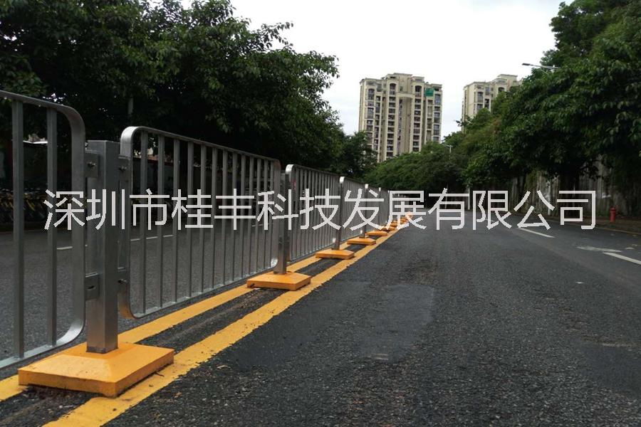 深标Ⅱ型公路护栏是不是采用底座固定式安装？