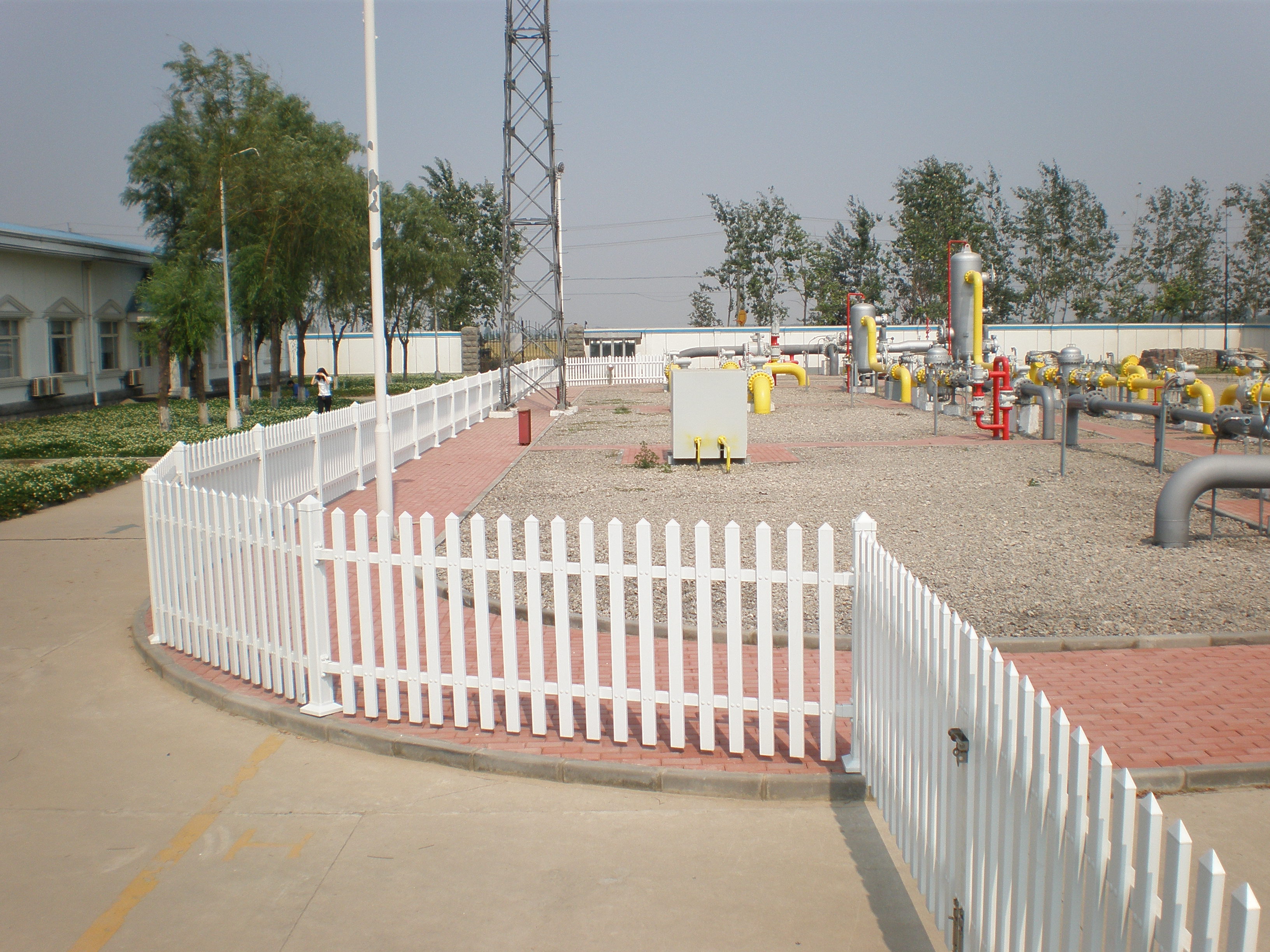 社区护栏  锌钢草坪护栏   小区别墅绿化围栏  锌钢护栏图片
