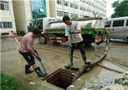 宝安福永清理化粪池专业抽厨房油池高压车疏通排水沟