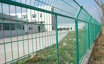 1.8m*3m公路护栏网公路双边丝护栏网车间隔离栅 1.8m*3m双边丝浸塑护栏网 1.8m*3m公路护栏网
