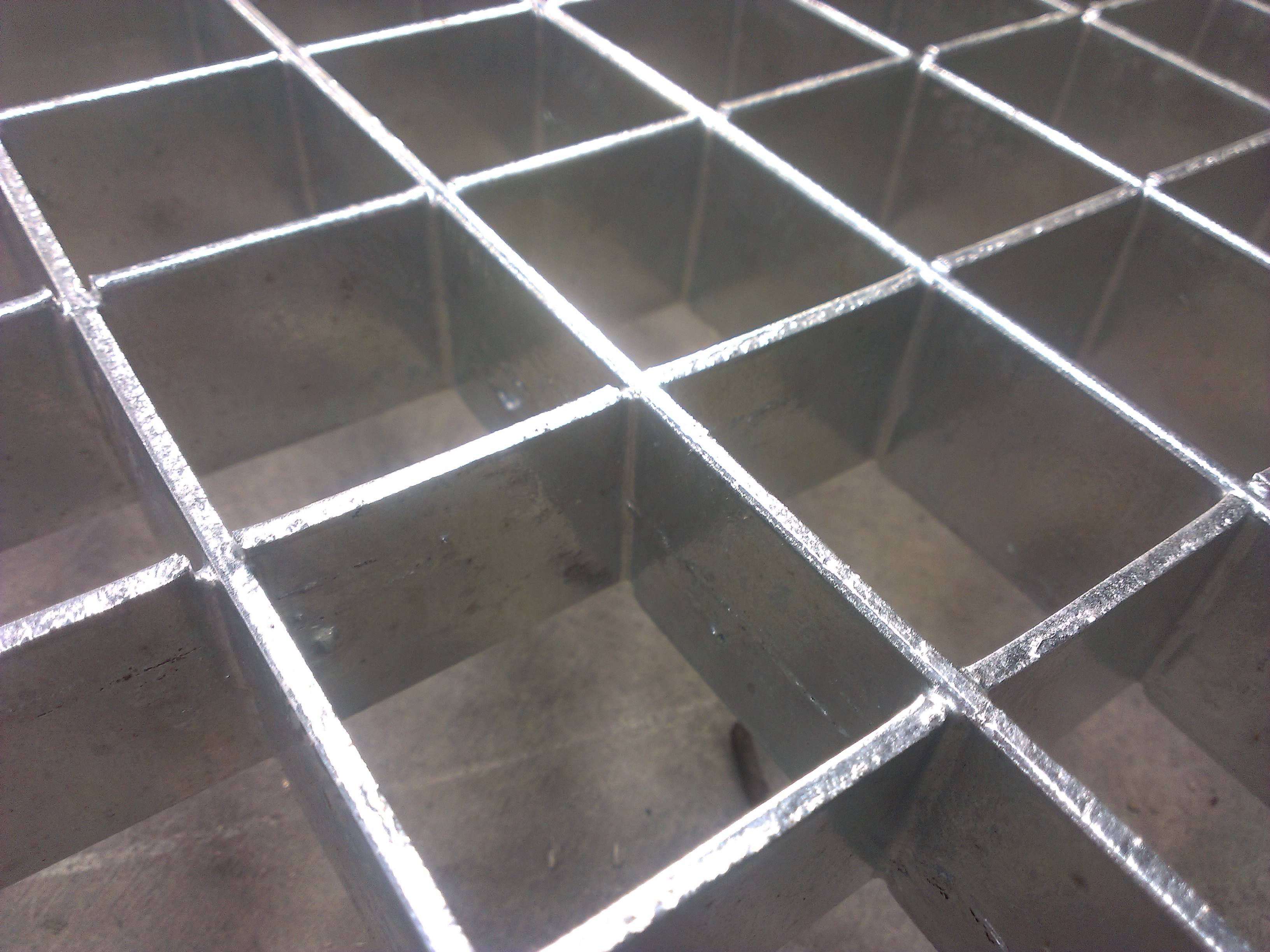 定制各种型号镀锌插接钢格板 齿轮钢格板 镀锌钢格板