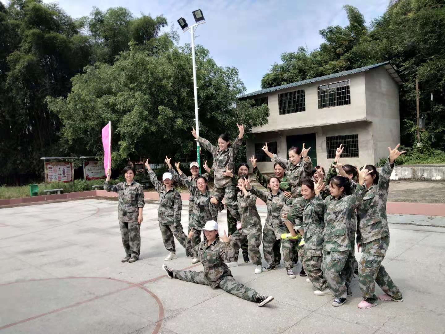 柳州青少年户外培训，亲子游，军训
