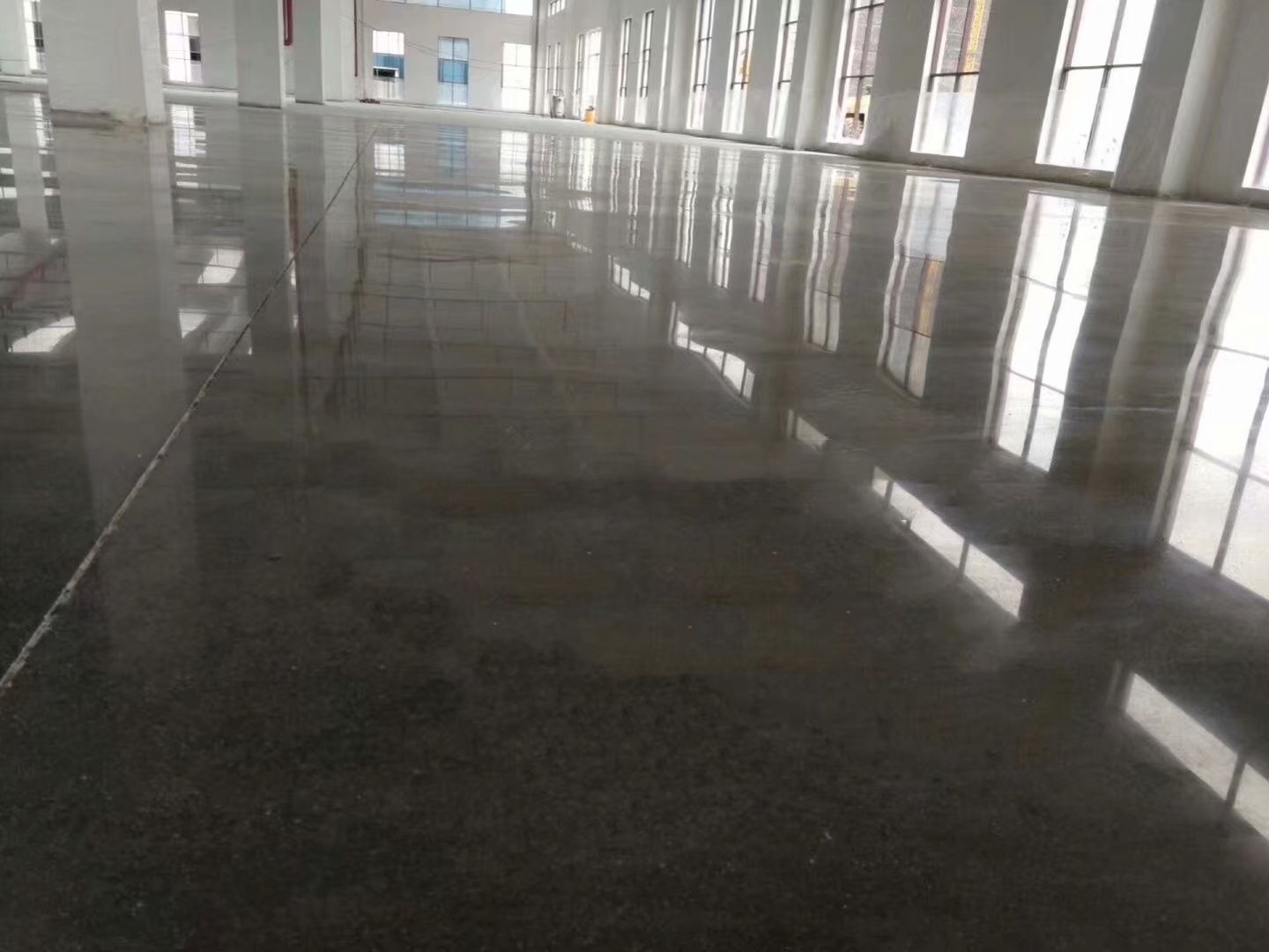 供应上海固化地面施工固化地坪现场