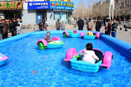 郑州市儿童手摇船厂家充气水池水上手摇船厂家供应 儿童手摇船