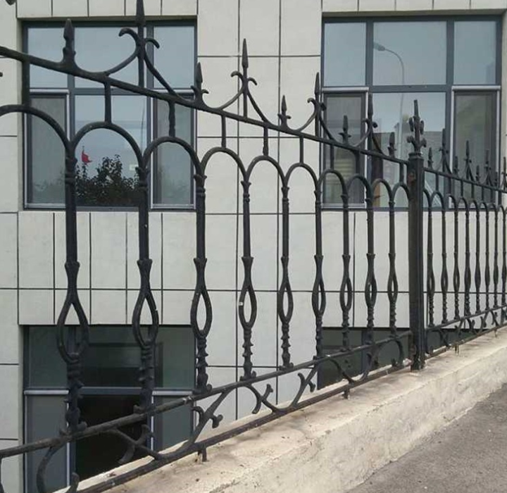 厂家批发小区/大型建筑热镀锌钢护栏，喷塑防锈防护栏学校围墙围栏可定制