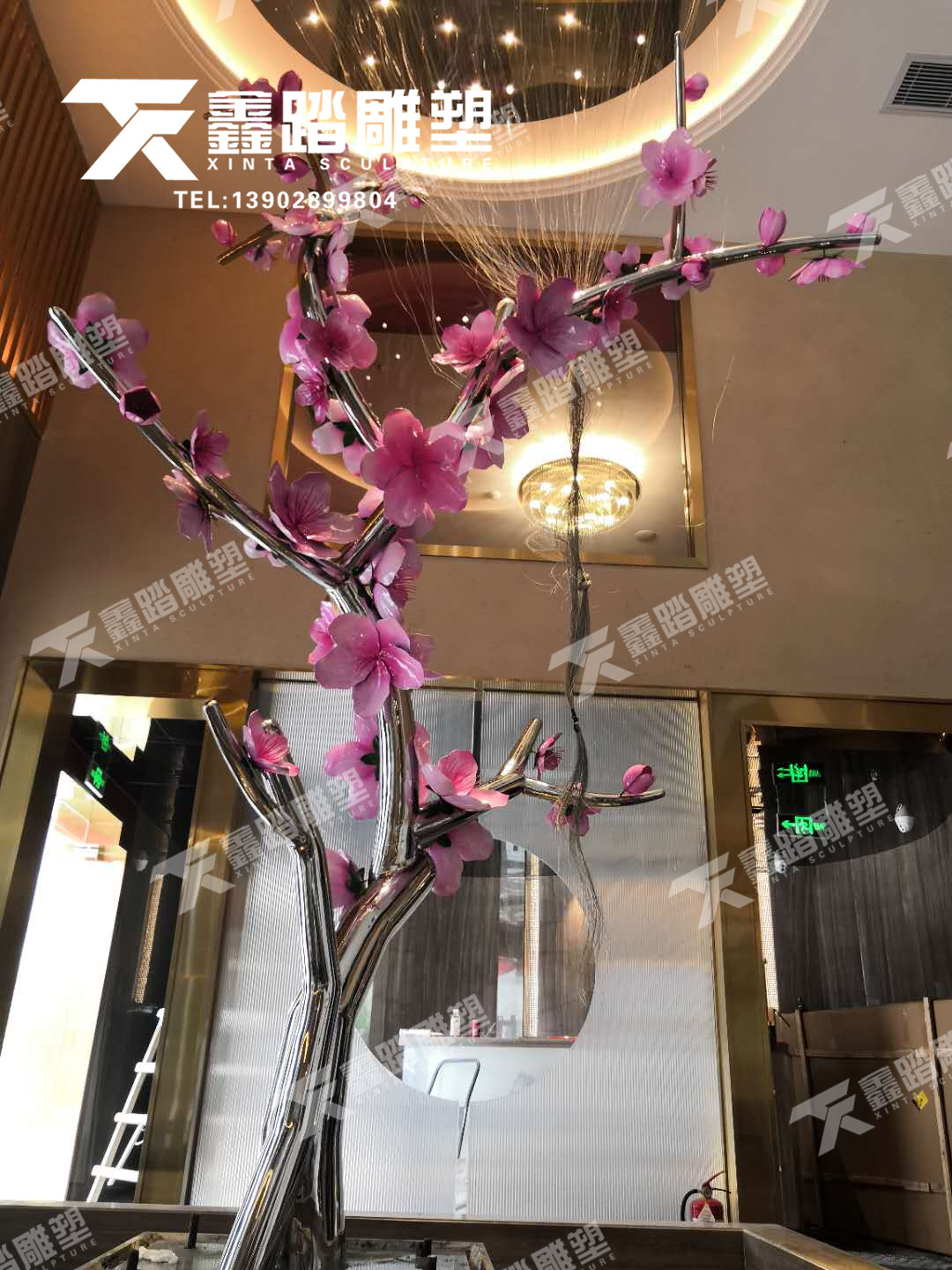 室内不锈钢桃树开花雕塑 镜面不锈钢树枝 喷绘不锈钢桃花图片