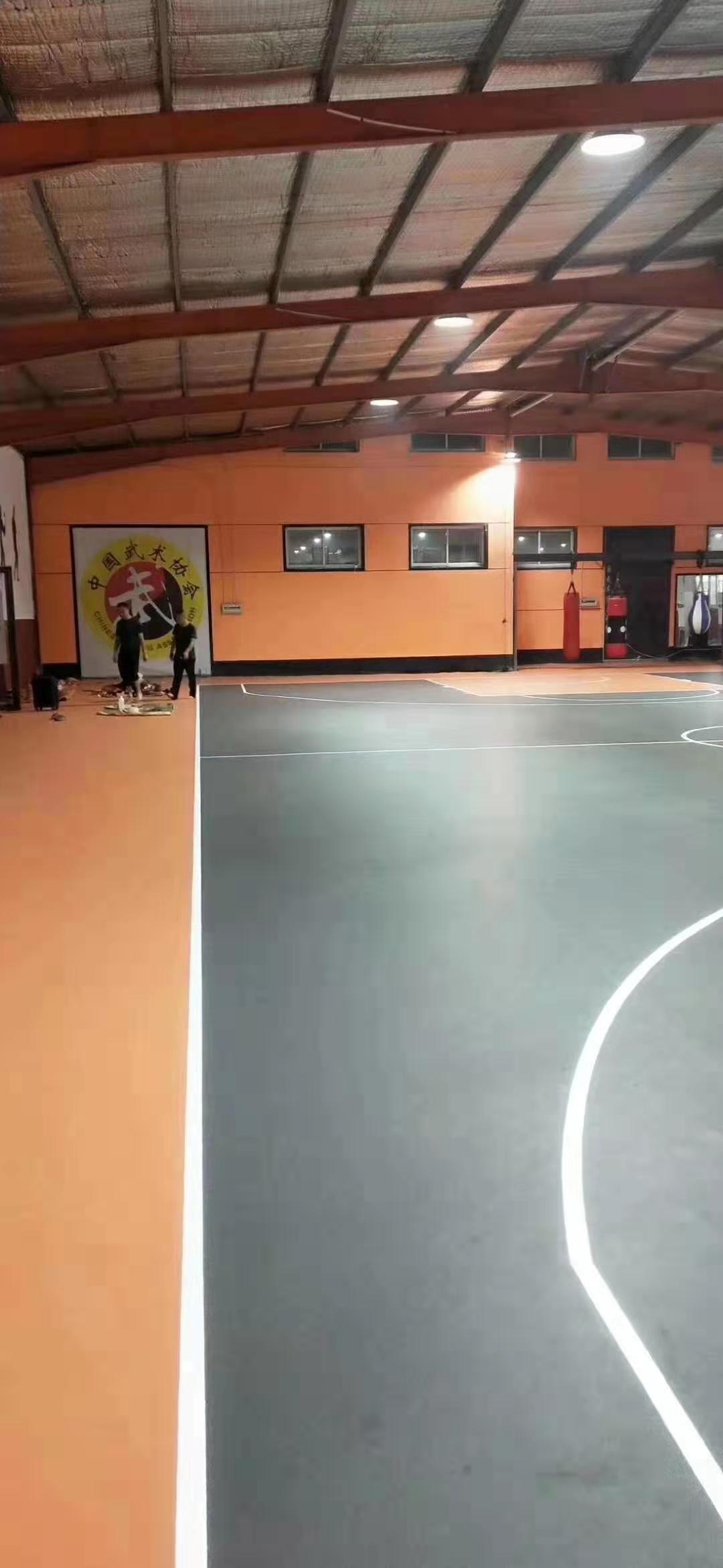 梅州市篮球场PVC塑胶地板厂家篮球场PVC塑胶地板施工队 室内外篮球场专用PVC安全地板