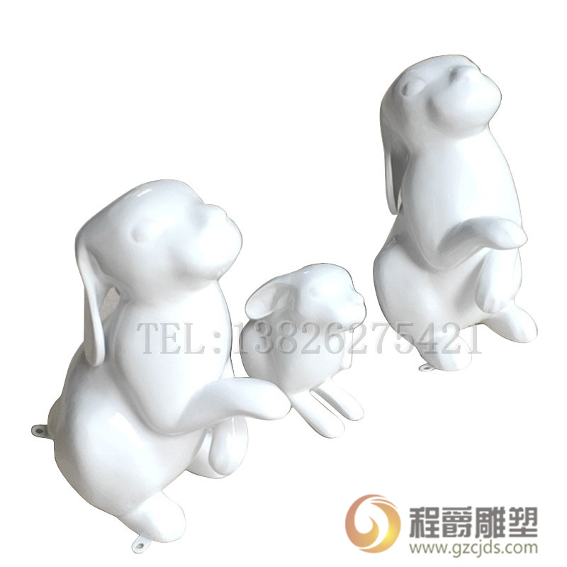 广州市玻璃钢动物雕塑小白兔厂家玻璃钢动物雕塑小白兔 可爱小白兔小区园林草坪景观户外摆件
