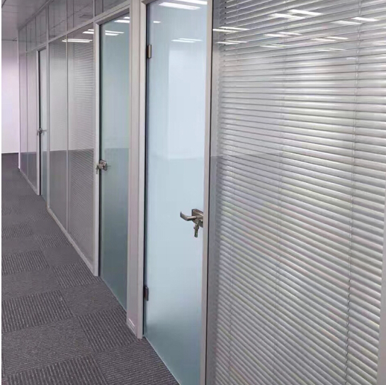 厦门玻璃百叶隔断墙公司免费上门测量  专注办公室玻璃隔断定制安装