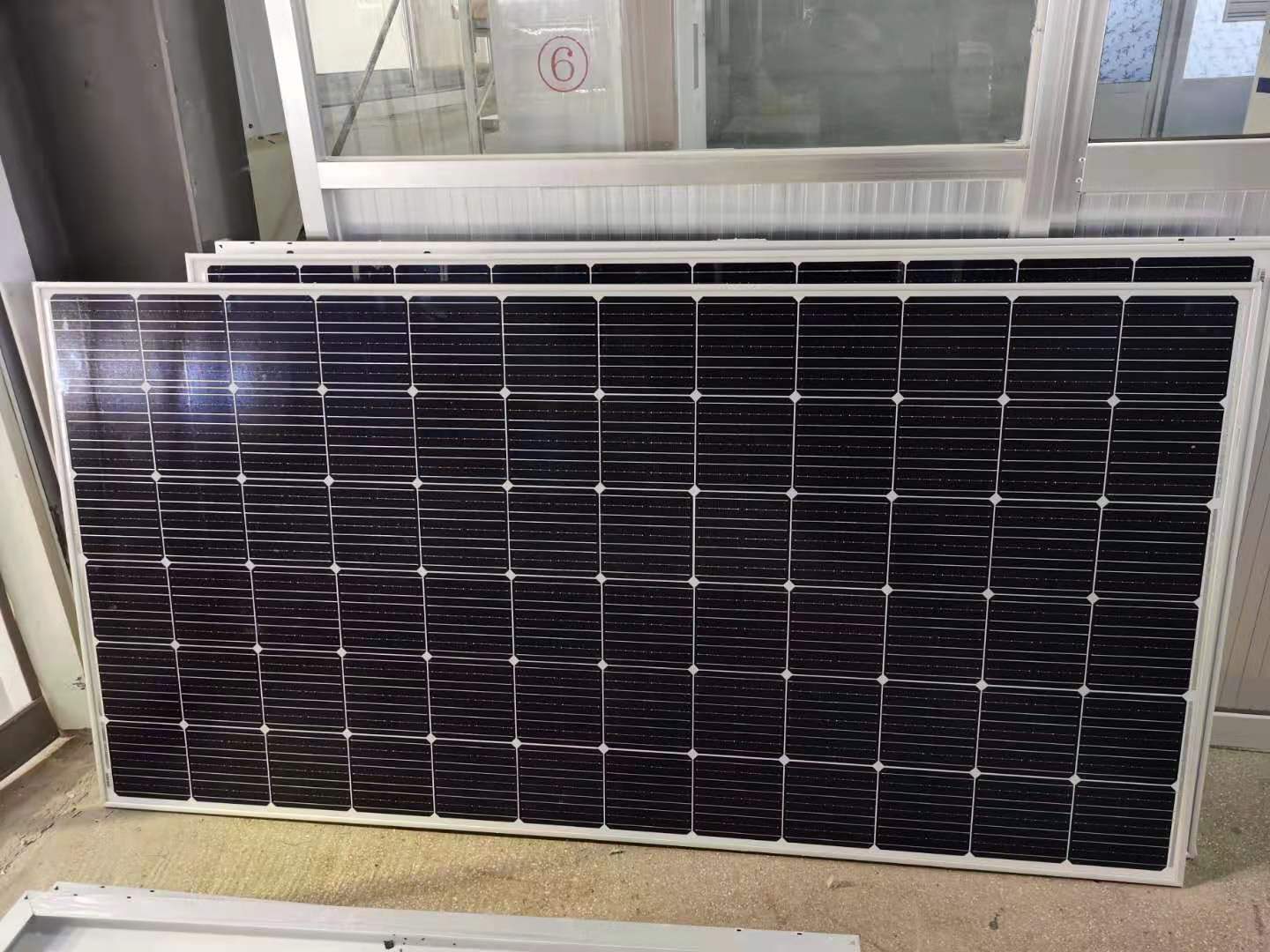 345W层压单晶太阳能电池板组件生产厂家图片
