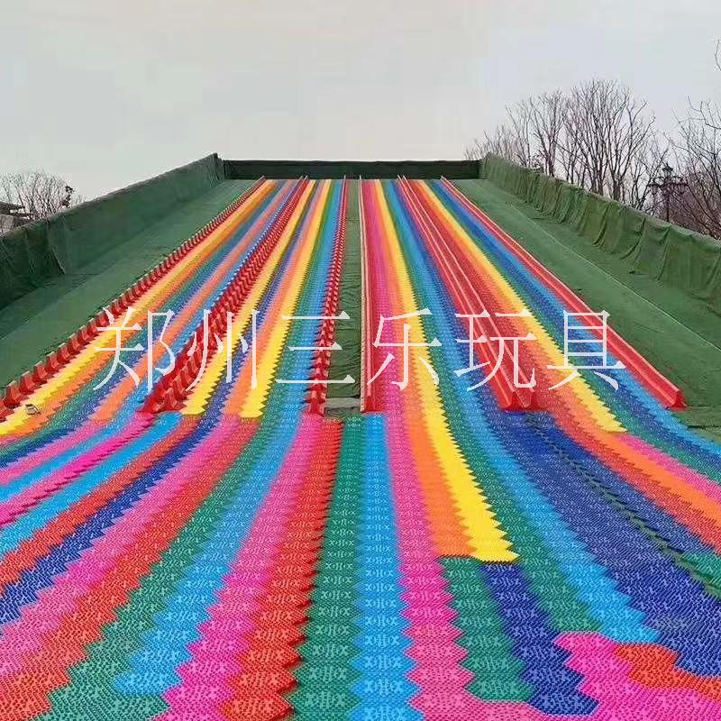 景区彩虹滑道游乐项目生产厂家图片