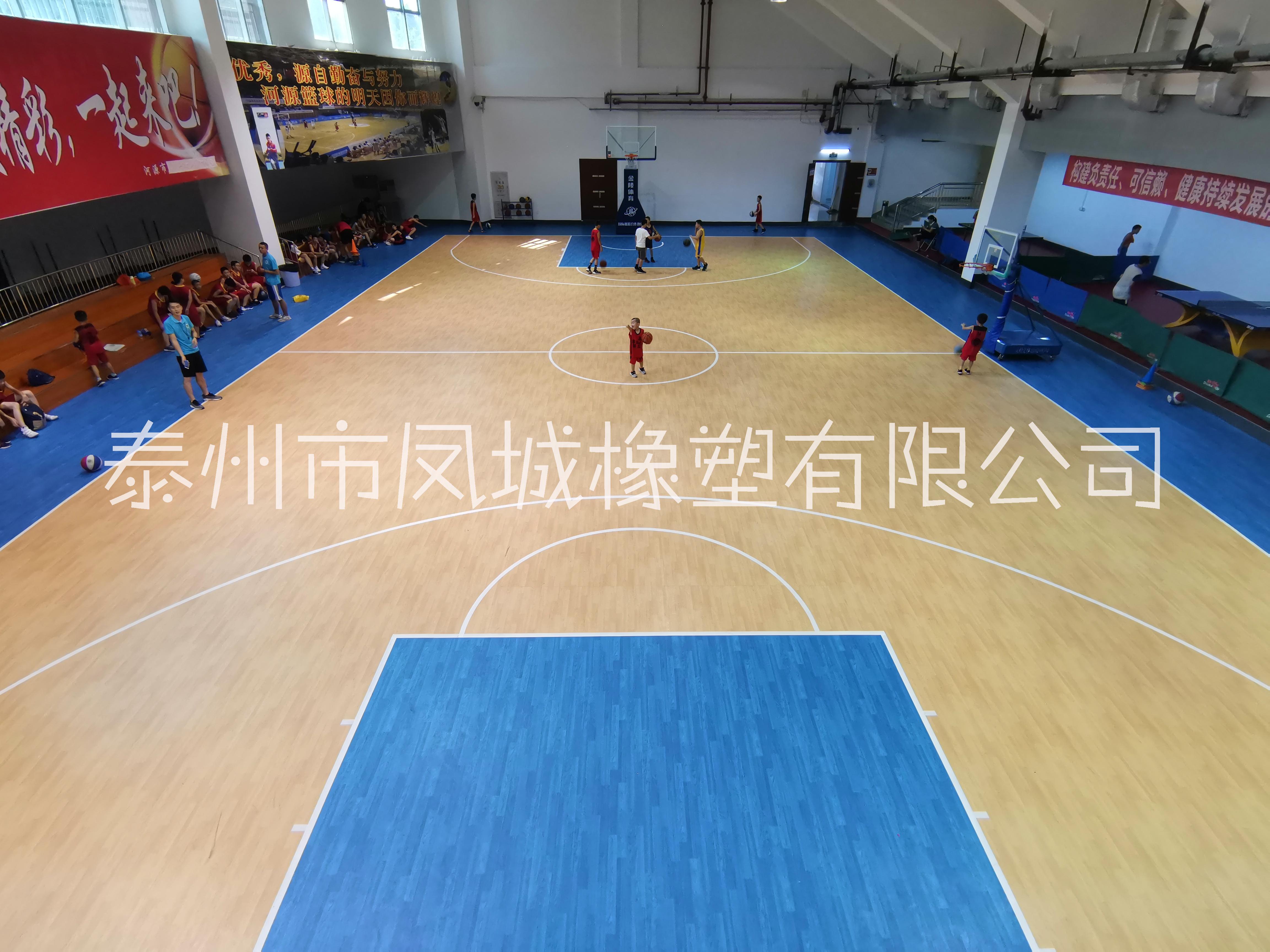 体育馆木纹地板 篮球场枫木纹运动地板胶厂家施工