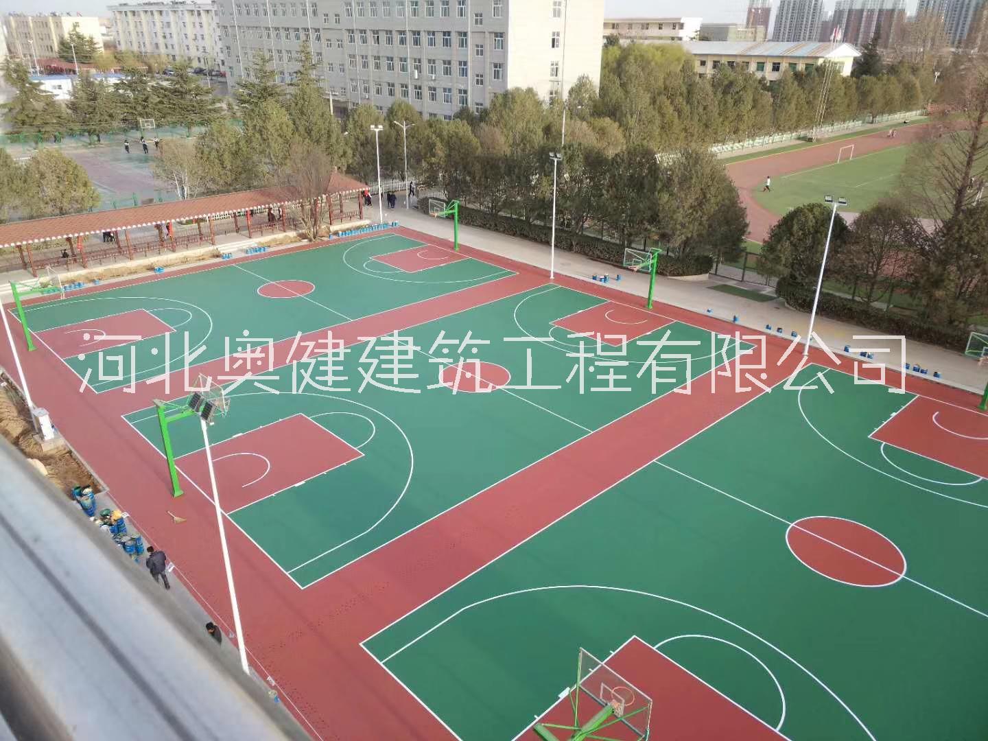浙江硅pu球场材料厂家    奥建健工      塑胶球场图片