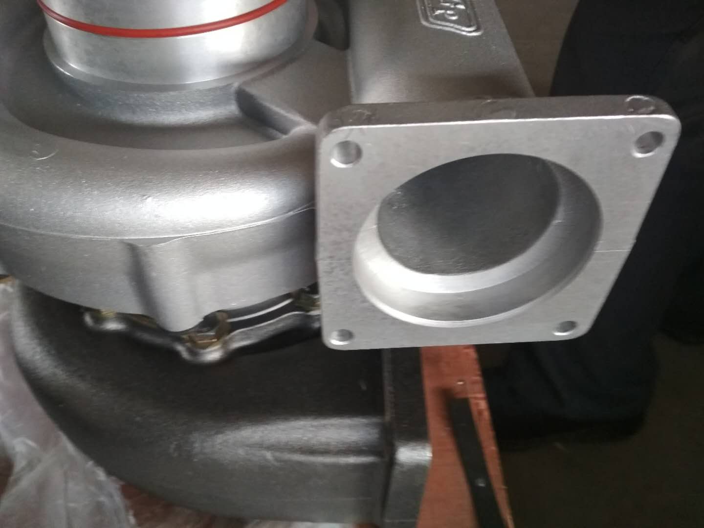 济柴增压器(油冷方口)， H145-03FL  (T74.61.00)图片