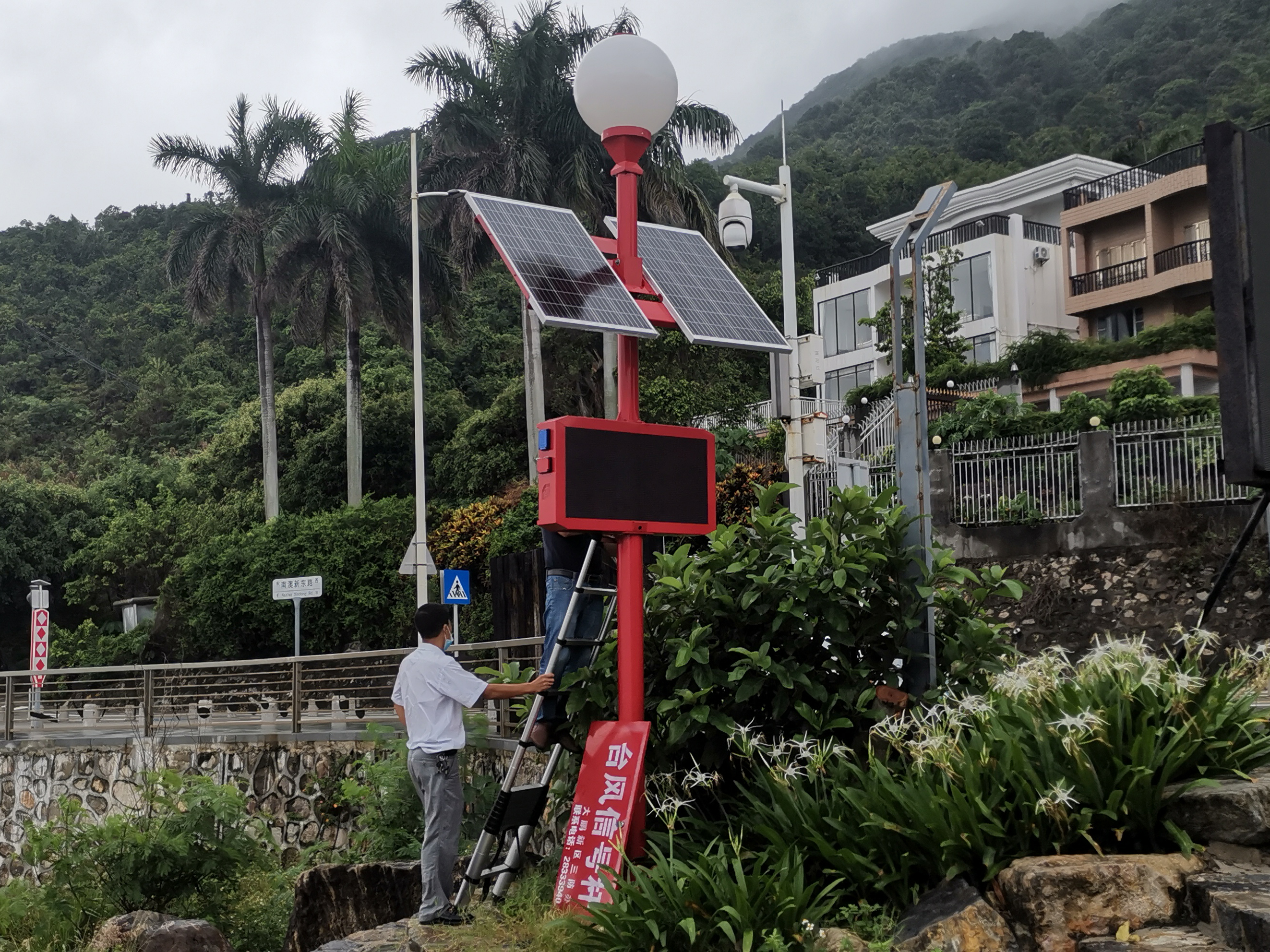 太阳能监控杆led屏语音杆森林消防语音杆语音安全涉水警示器 台风信号语音警示杆