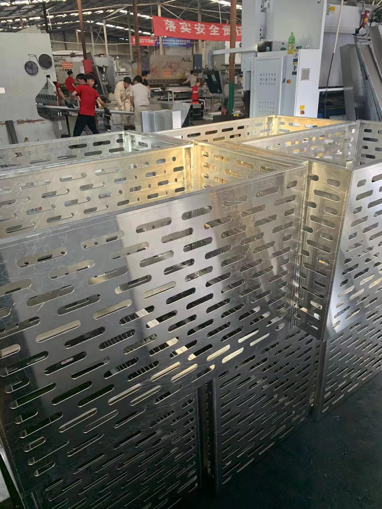 上海铝单板剪板厂家_按需定制_价格实惠_九十度金属材料图片