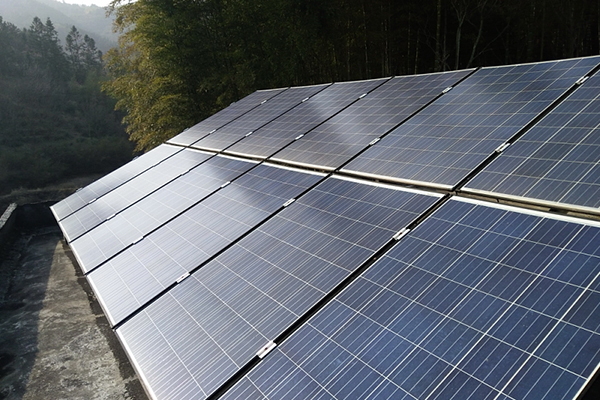 宏阳太阳能发电促进产业发展，因地制宜推进能源产业
