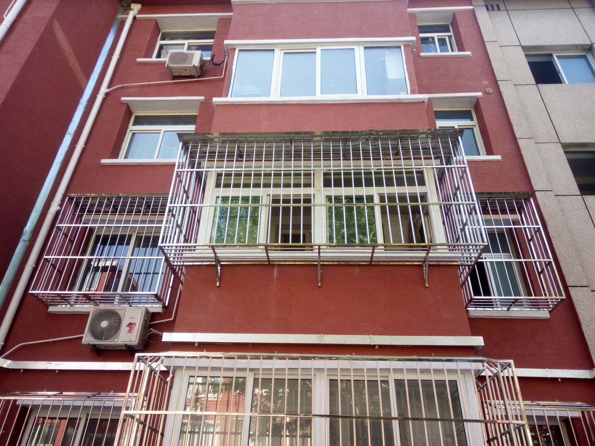 北京大兴旧宫窗防盗门制作安装阳台防护栏断桥铝门窗图片