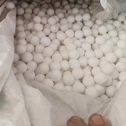 郑州市回收淄博 氧化铝球   高铝瓷球   研磨球  中铝球厂家
