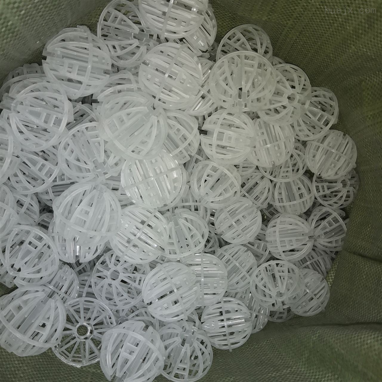 过滤50多面空心球过滤50多面空心球 PP塑料空心球填料 塑料立体喷淋塔悬 浮球现货