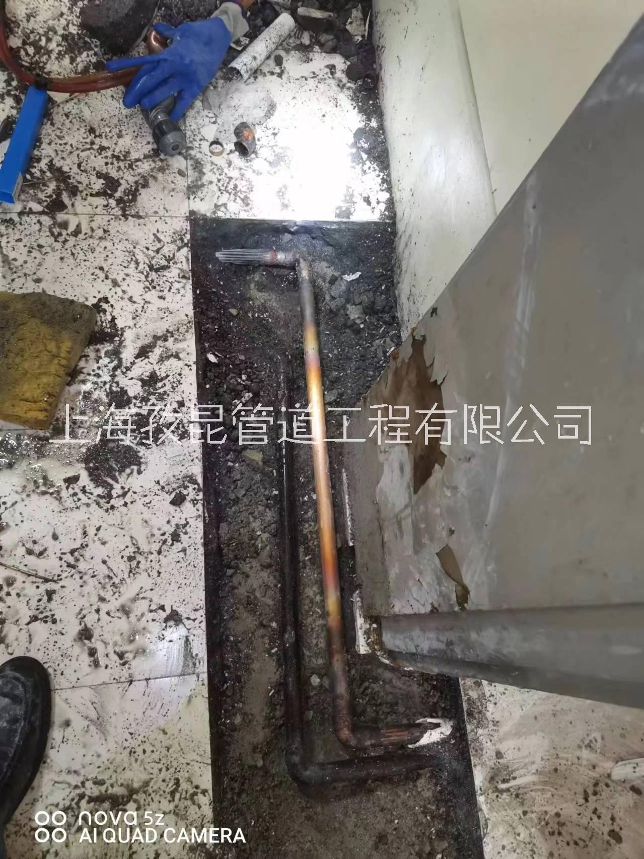 铜管焊接师傅 铜管焊接技术工 铜管漏水维修 铜弯头更换安装价格